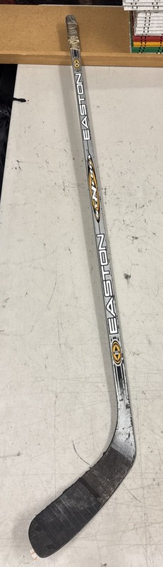 EASTON SYNERGY ONE PIECE ice HOCKEY STICK  Right handed curve 