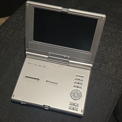 Polaroid PDM-0722 Portable 7in TFT-LCD DVD Player, Silver, Region 1