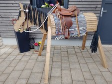 Holzpferd Voltigierpferd mit beweglichen Kopf und Ohren 