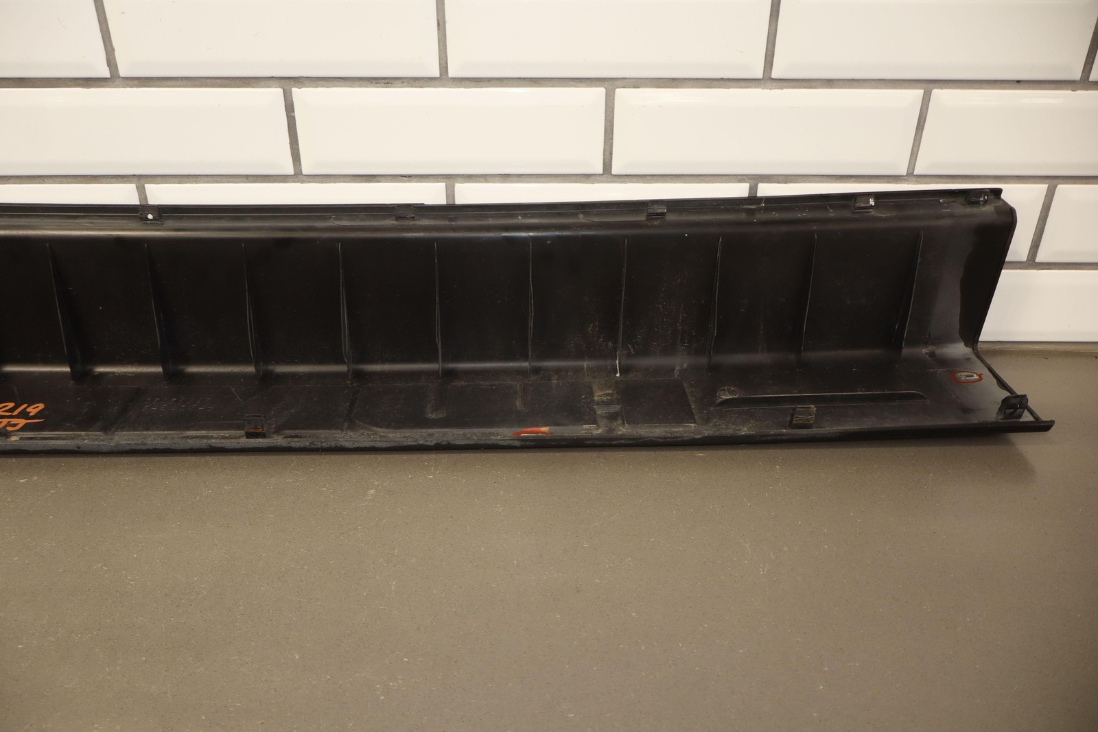 06-09 Hummer H2 SUV Rear Center Bumper Cover Section *Missing Tabs*