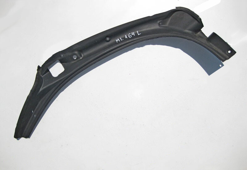 Mercedes-Benz A1646901530 9051 Trunk opening trim left with trunk  