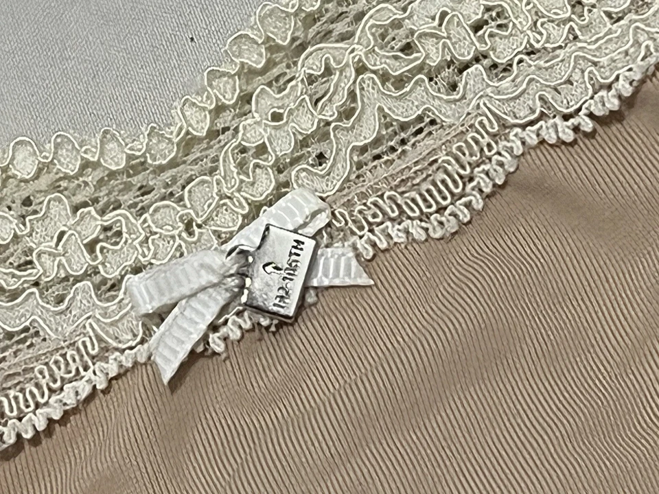 Tommy Hilfiger NWOT Womens LARGE Thong With Cute Hilfiger Bow - Image 4 of 4