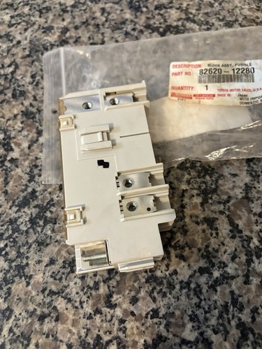 New Genuine Toyota Matrix Corolla & Scion tC xB Fusible Block Link 82620-12280 - Picture 5 of 6
