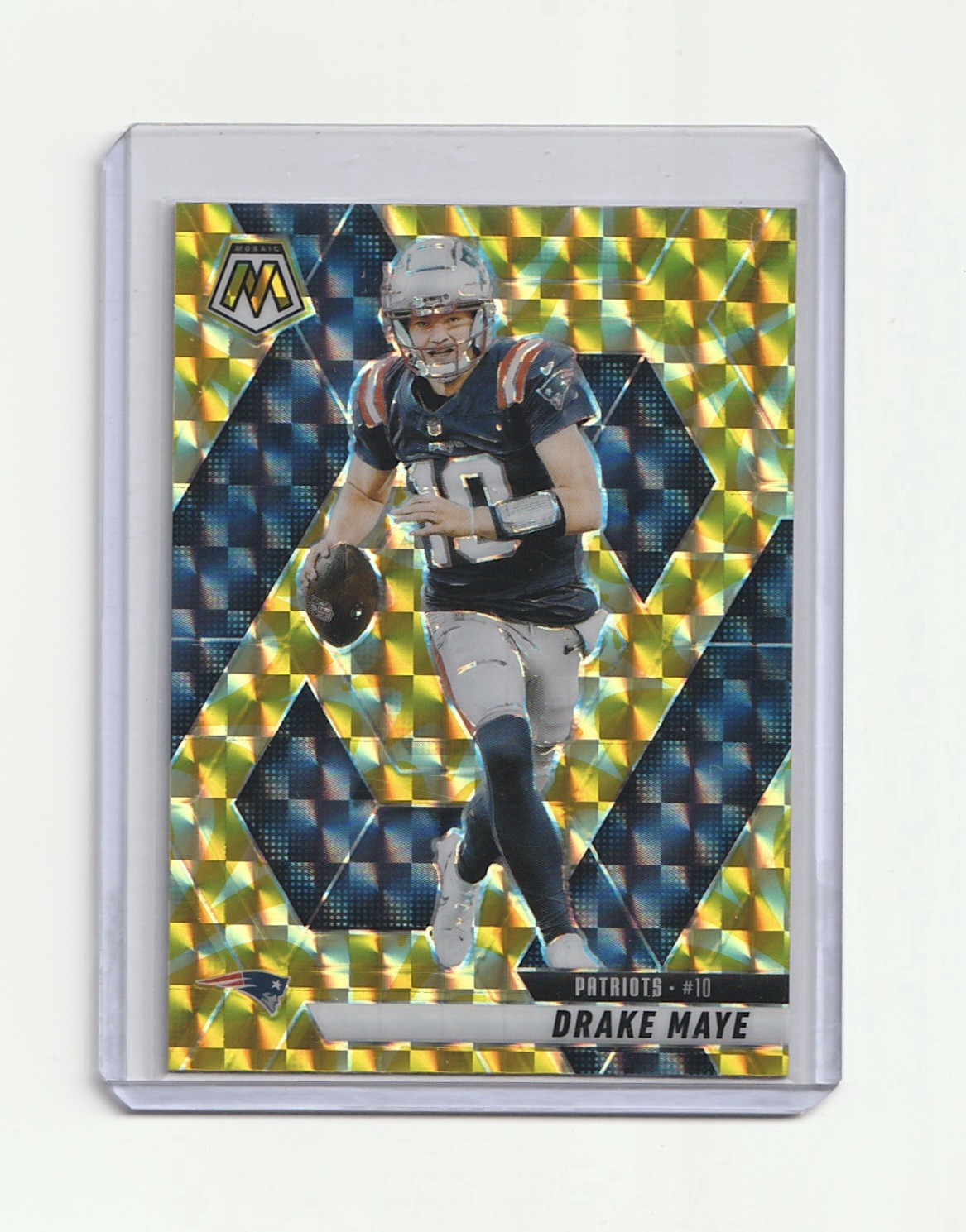 2025 Panini Mosaic - Drake Maye #28 Reactive Yellow Mosaic Prizm