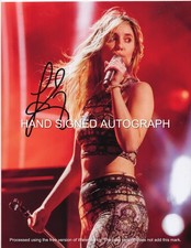 LAINEY WILSON  SEXY COUNTRY SINGER AUTOGRAPHED 8 1/2 X 11  PHOTO / COA