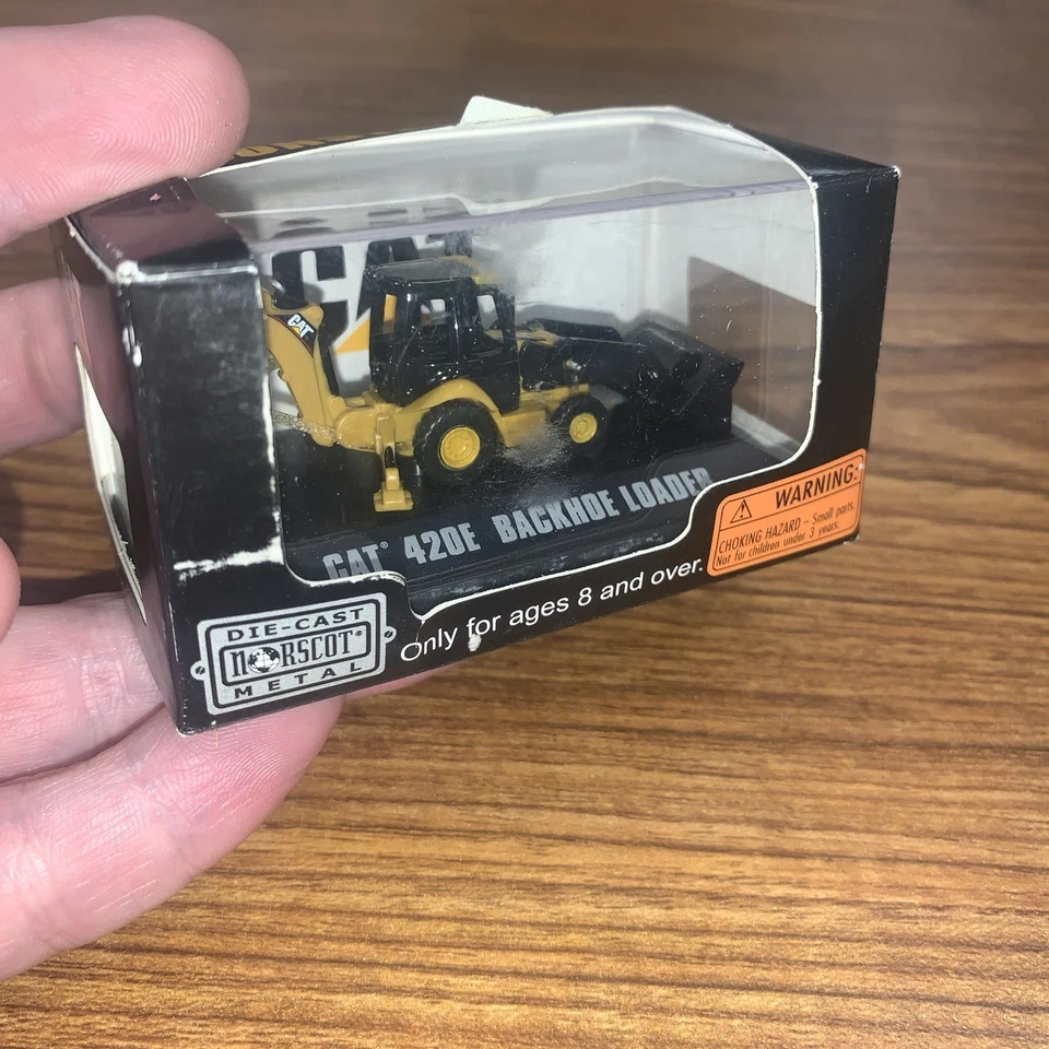 Retroexcavadora Cargadora Diecast Norscot Construction Mini's CAT 420E Foto 2 de 4