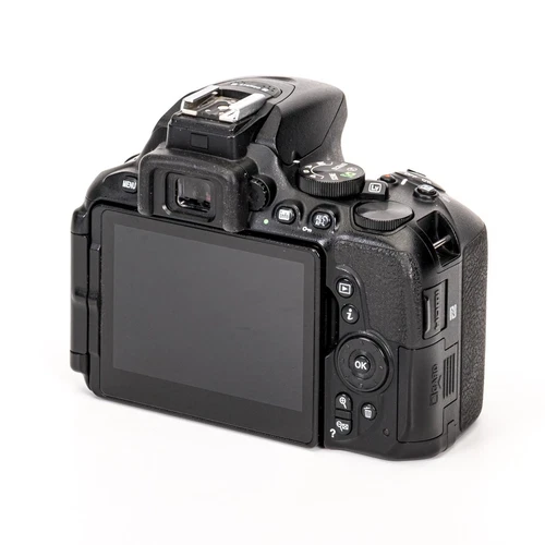 Nikon D5600 schwarz gebraucht Zustand Gut - Bild 2 von 5