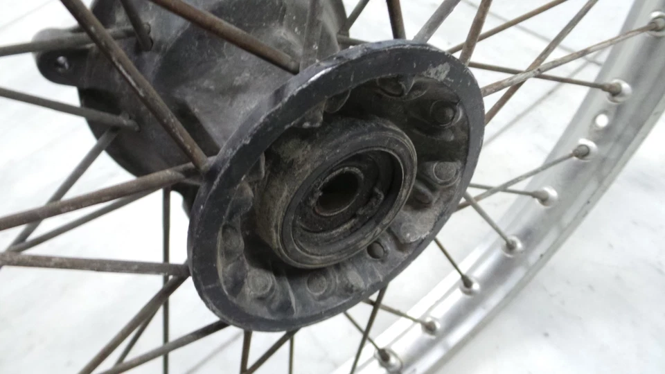 RUEDA DELANTERA HONDA MTX 125 R USADA PIEZA ORIGINAL MIRA MIS FOTOS POR FAVOR Foto 4 de 4