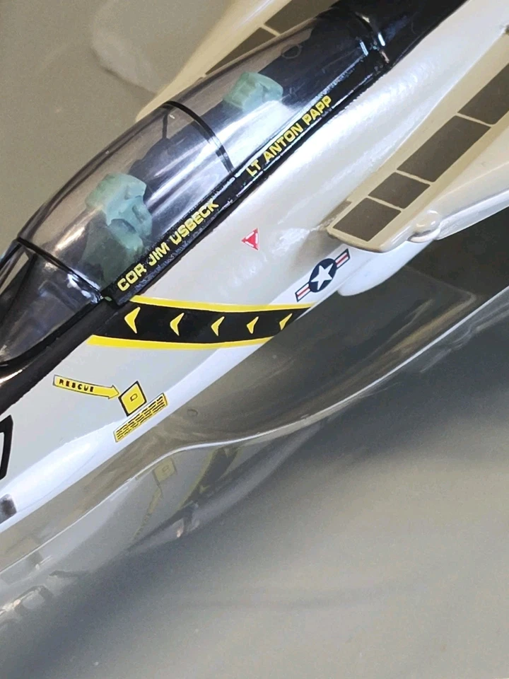 Collection Armour 1:100 F14 Tomcat US Navy Jolly Rogers art.5210 IN DISPLAY CASE - Image 3 of 4
