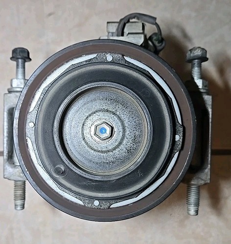 2020-2024 Chevrolet 6.6L Duramax Diesel OEM 84177574 A/C Compressor +Bolts - Picture 4 of 6