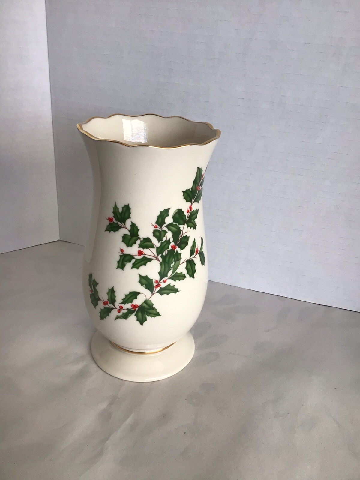 Lenox Porcelain Gold Trim Holly Christmas HOLIDAY DIMENSION 8