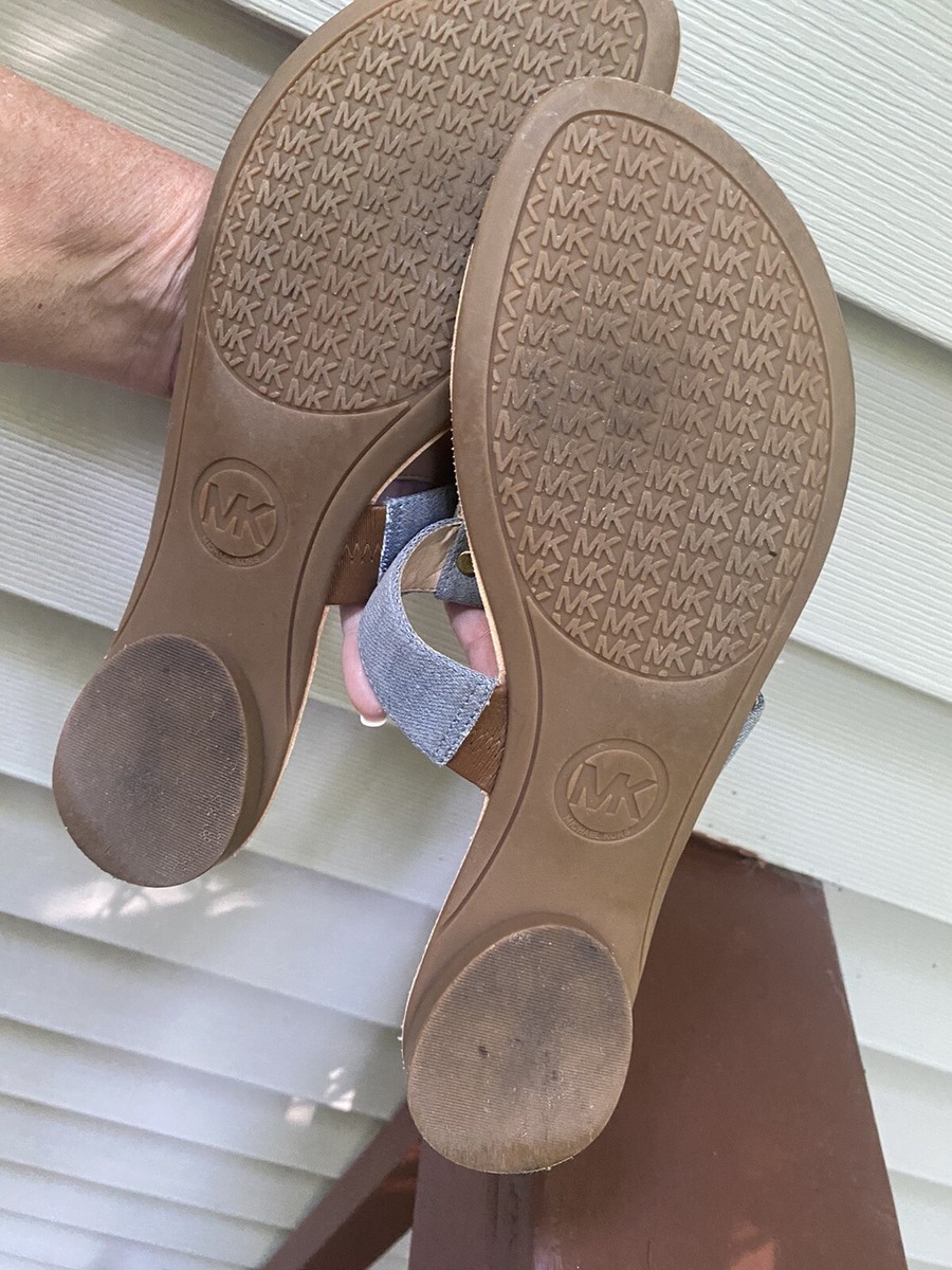 EUC Michael Kors Hamilton denim thong sandals MK logo gold charm