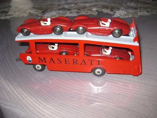 Dinky Toys Ancien - Maserati Cabriolet 1958 Rouge - 1/43 - N°22A - Très Bon État