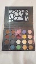 OFRA PRO PROFESSIONAL MAGNETIC EYESHADOW EYE SHADOW PALETTE 20 COLORS  INCLUDED