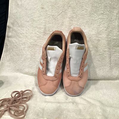 adidas Pink/White Low-Top Lace-Up Sneaker White Stripes Logo Men s