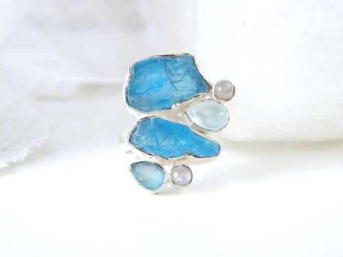 Paraiba apatite and white - Gem