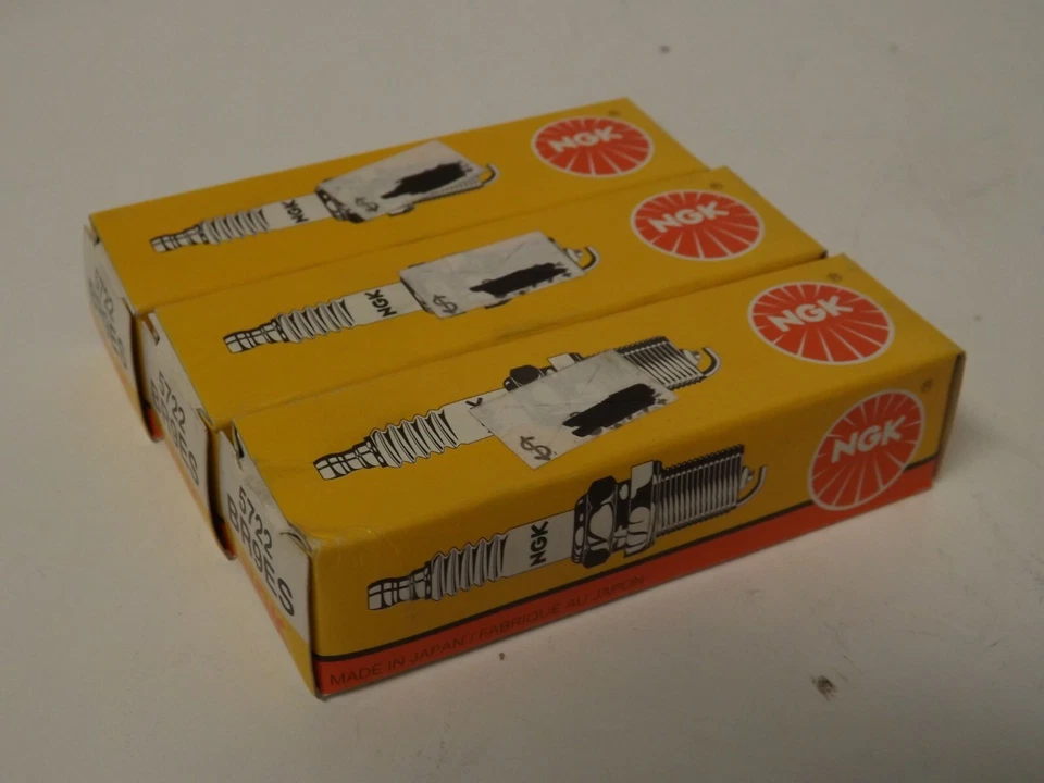 NGK BR9ES / 5722 spark plug  pack of 3 each - Image 2 of 4