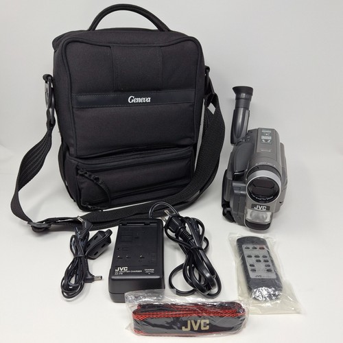 JVC GR-SXM520U Super VHS-C 400x Zoom Video Camera Camcorder Bundle - Tested