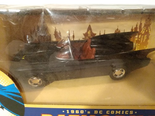 2004 Corgi 1960's Batmobile W/ Batcommunicator 1:24 Diecast DC Comics - Picture 3 of 14