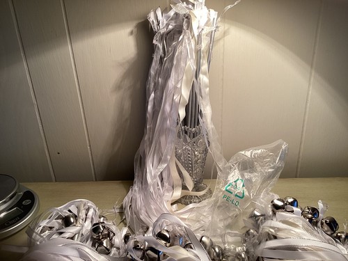 75 To 90 Wedding Or Party Bells With Streamers And Bells. Nicely Done. - Picture 5 of 6