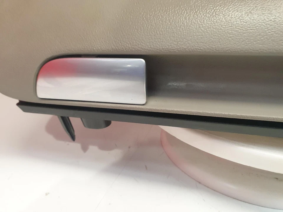 AUDI A3 GLOVEBOX 2006 - Изображение 3 из 4