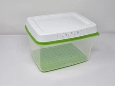 Rubbermaid FreshWorks Produce Saver Fresh Vent Large 17.3 Cups 4.1 L