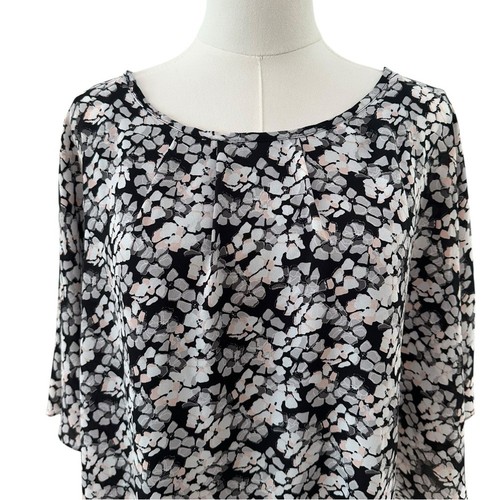 Elle Damen große schwarz rosa Blumen Tank Overlay weich fließend Halbarm Bluse - Bild 3 von 6