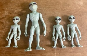 1996 Roswell Aliens UFO Action Figures Extra Terrestrial Toy Set Of 4 HTF