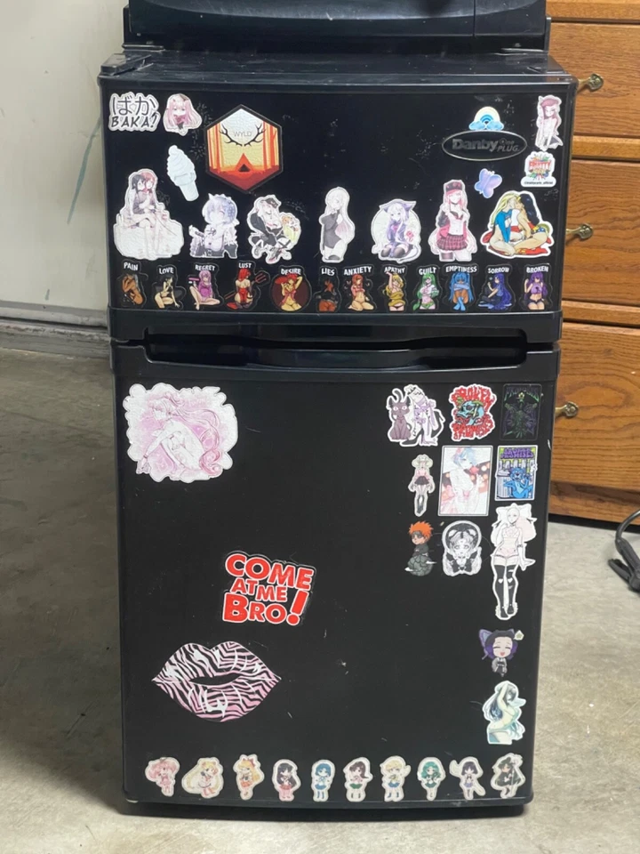 Мини-холодильник Danby с одним разъемом с морозильной камерой и микроволновой печью 3,2 куб. см - Изображение 4 из 4