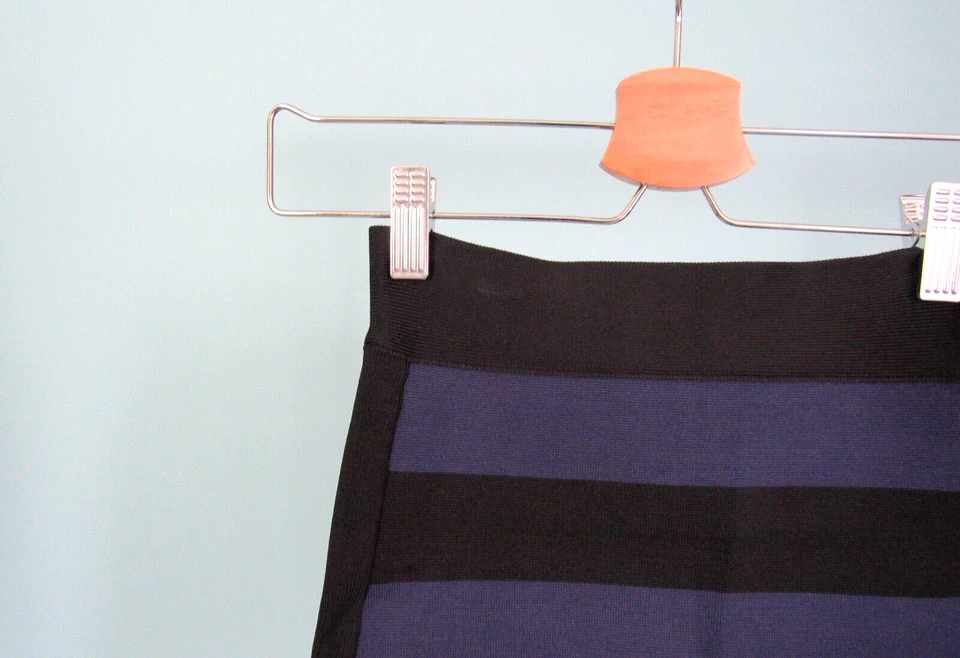 Talla: Minifalda para mujer XXS BCBGMAXAZRIA negra y azul Foto 2 de 4