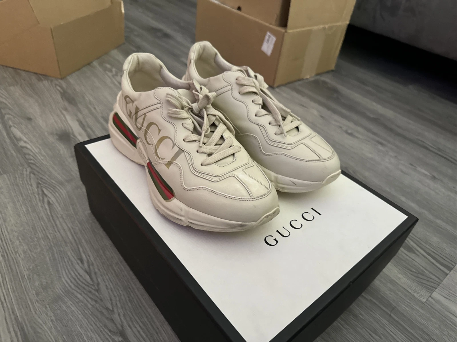 Baskets en cuir logo Gucci Rhyton Gucci taille 7,5. US TAILLE 8