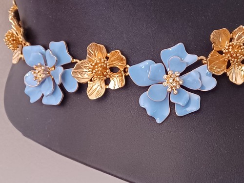 Oscar de la Renta-Collier fleurs dorées émaillées en bleu clair - Photo 5/14