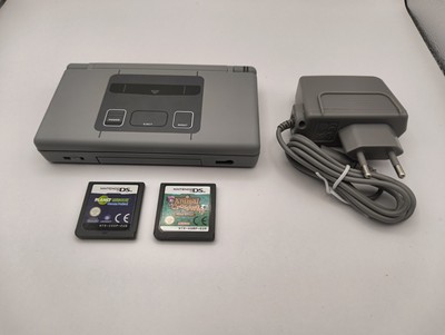 Custom Nintendo DS Lite - SNES Design mit Ladekabel, Stylus & 2x Spiele
