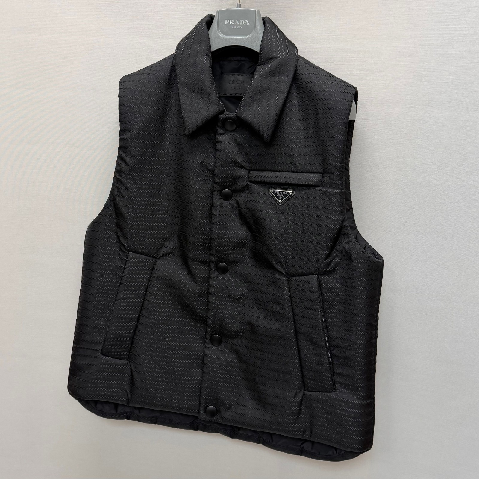 Prada Triangle Logo Pattern Nylon Cushion Vest (1… - image 4
