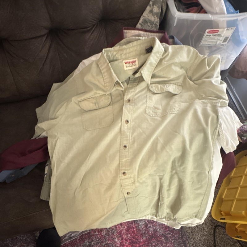 8 Wrangler Men's  XL Solid Cotton Button-Up Collared  shirt lot