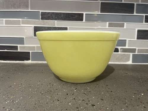 Vintage Pyrex Yellow 401 - 1 1/2 Pt. Small Primary Mixing Nesting Bowl