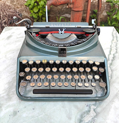 OLIVETTI ICO MP1 TYPEWRITER. MADE IN ITALY 1940. PICA FONT. SPANISH LAYOUT