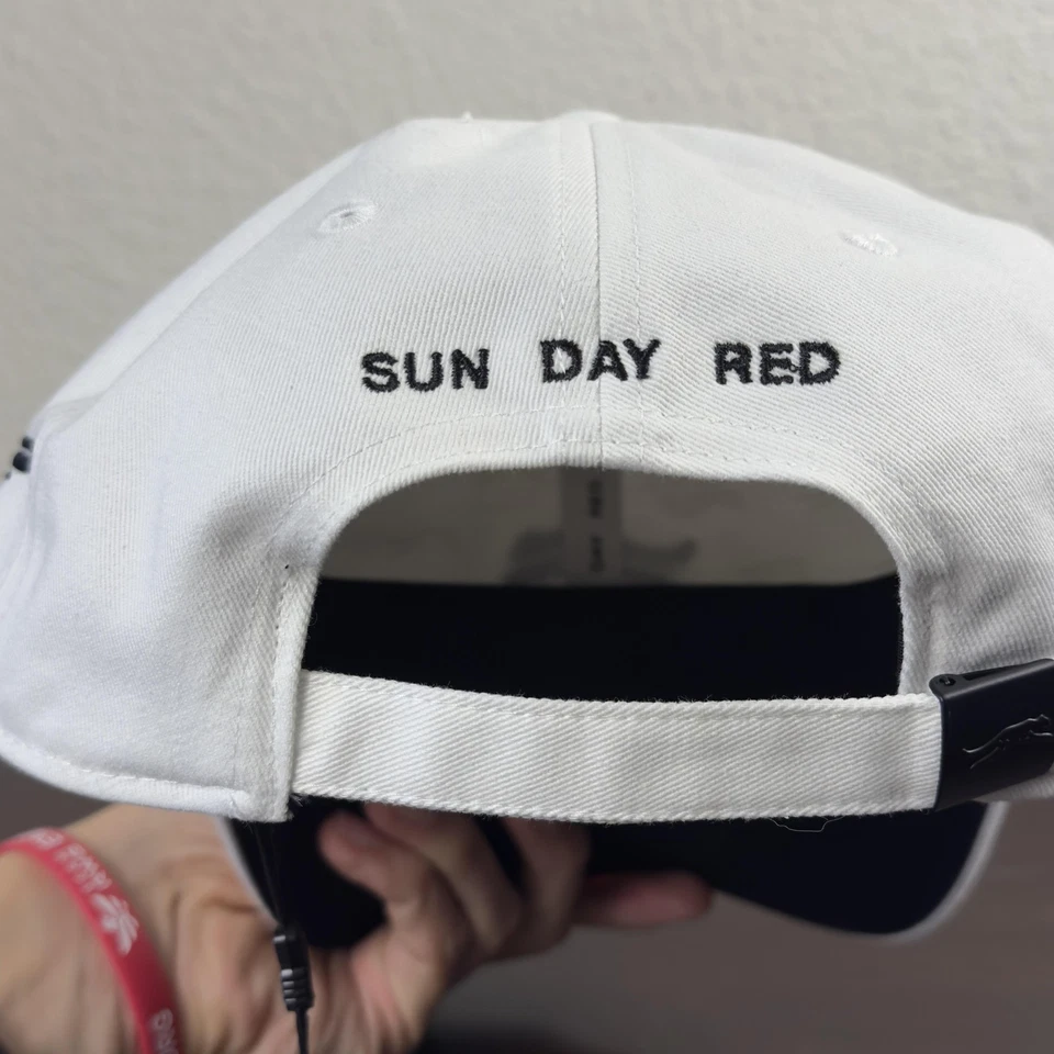 Gorra Tiger Woods Sun Day roja con correa trasera para hombre blanca negra PGA Golf Genesis Foto 3 de 4