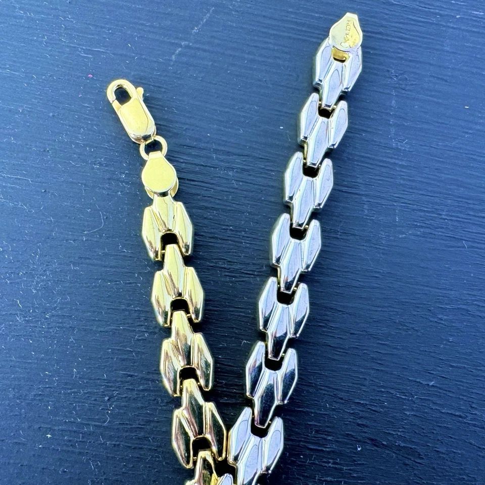 14k gold Reversible yellow and white gold Pantera link bracelet 7.25in 8.2grams - Image 2 of 4
