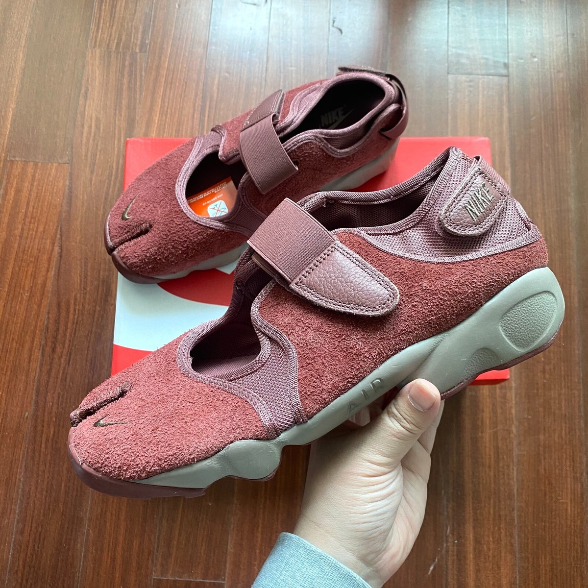 [Nike] ナイキ AIR RIFT /HQ1474 RED/WHITE ★追跡あり WMNS Nike Air Rift Reddish Brown Womens Sneakers Mary Jane HQ1474