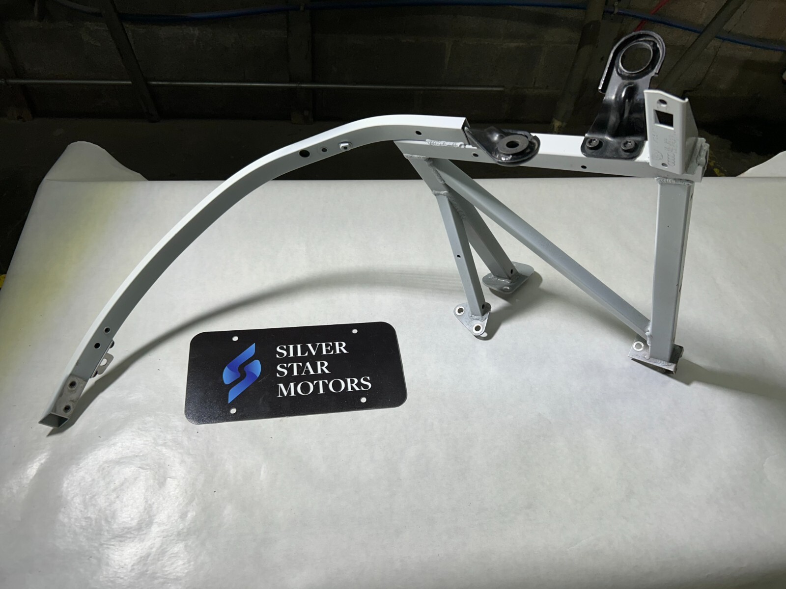 OEM AUDI R8 FRONT RIGHT FENDER and RADIATOR SUPPORT MOUNT W/ BRACKETS  420805372