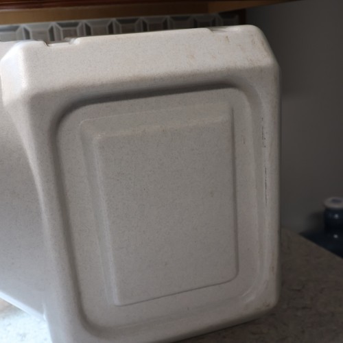 Gamma2 Vittles Vault Outback Airtight Stackable Food Containers 40 Lbs - Picture 7 of 11