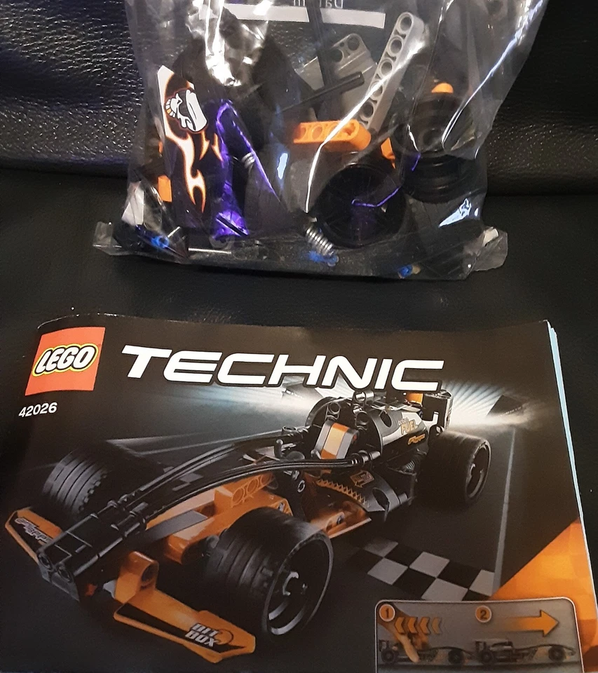LEGO Technic 42026 Black Champion Racer, Foto 2 von 2