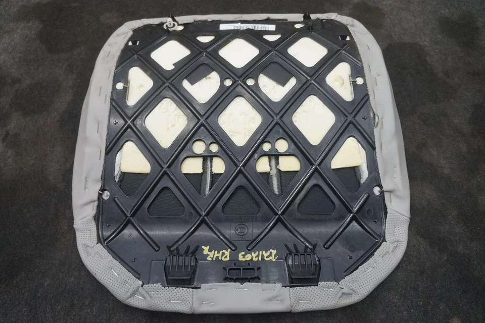 Cojín inferior izquierdo o derecho asiento trasero cuero 52207416442 OEM BMW i8 2015 Foto 3 de 4