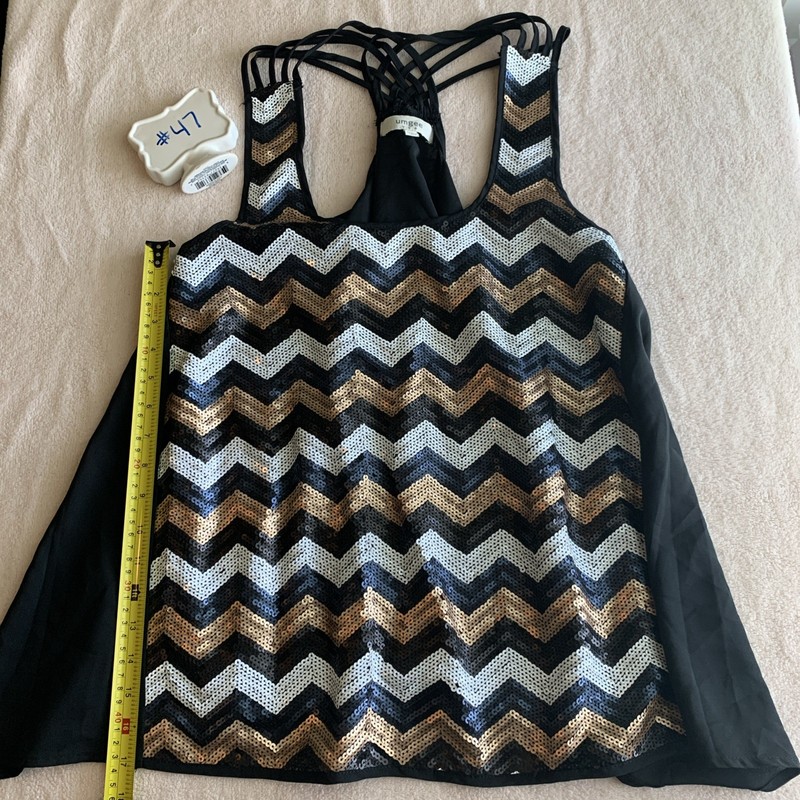 Woman’s Large UMGEE Tank Top Blouse Matte Sequin Chevron Design On Front Pretty!