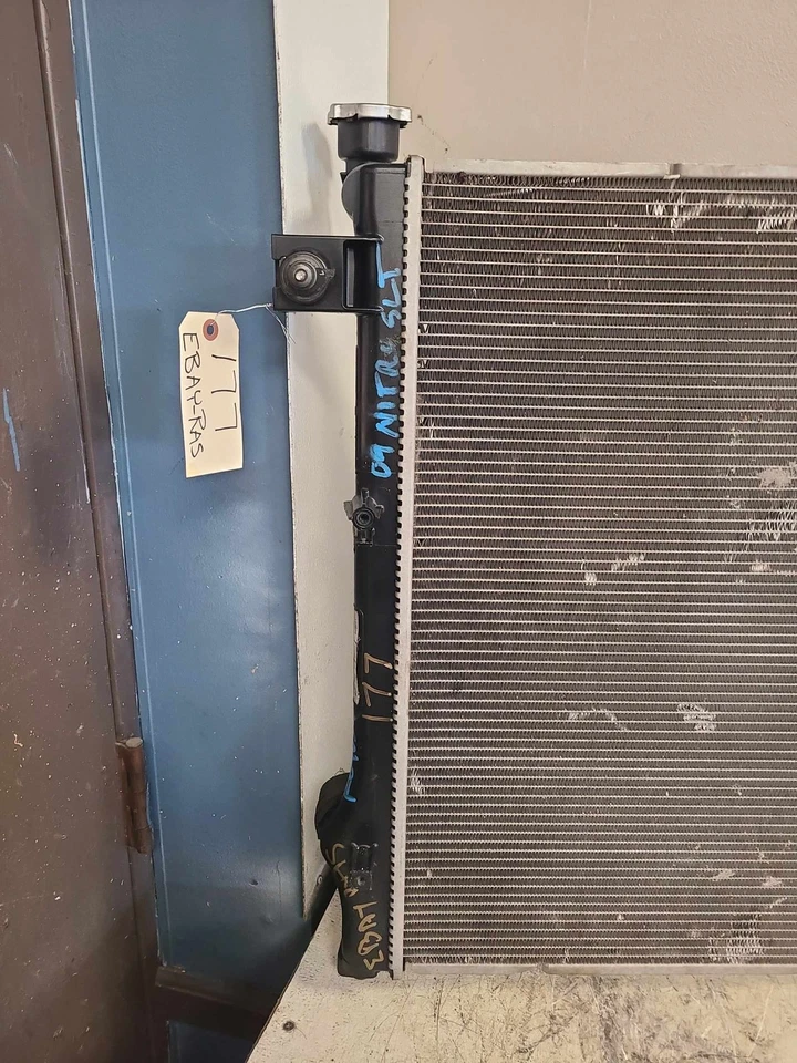 07-11 DODGE NITRO Radiator 3.7L 4.0L - Image 4 of 4