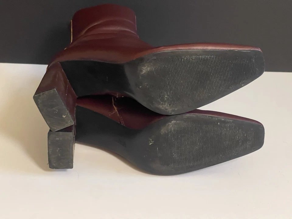 Bota ZARA Borgonha biqueira quadrada zíper lateral couro sintético tamanho 37 salto bloco - Imagem 4 de 4