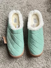 LAMO Women  s Quilted Slippers Mint Green Faux Fur Lined . Size 8
