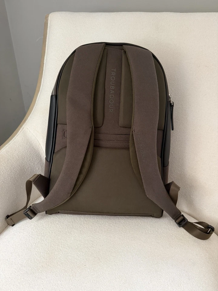 Mochila de viaje de negocios Troubadour Momentum 13L caqui hombre/mujer. Foto 3 de 4