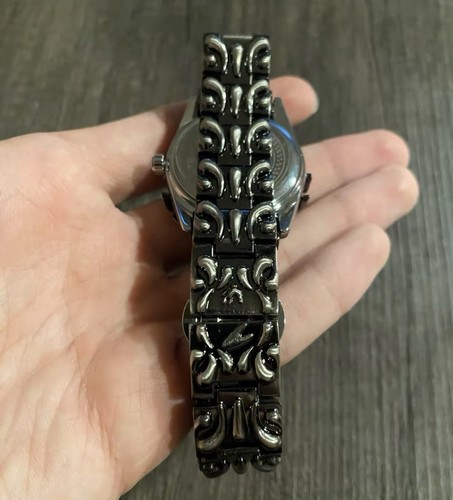 Reloj Llama Gótica Y2K Único - Esfera Roja Vintage, Correa de Acero Inoxidable, Cuarzo - Imagen 2 de 4